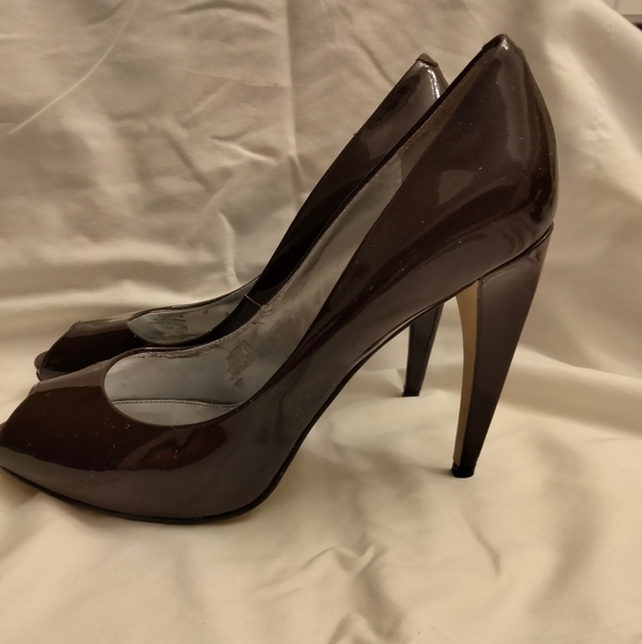 Marc Fisher patent leather women heels. Size 7 - Picture 2 of 5